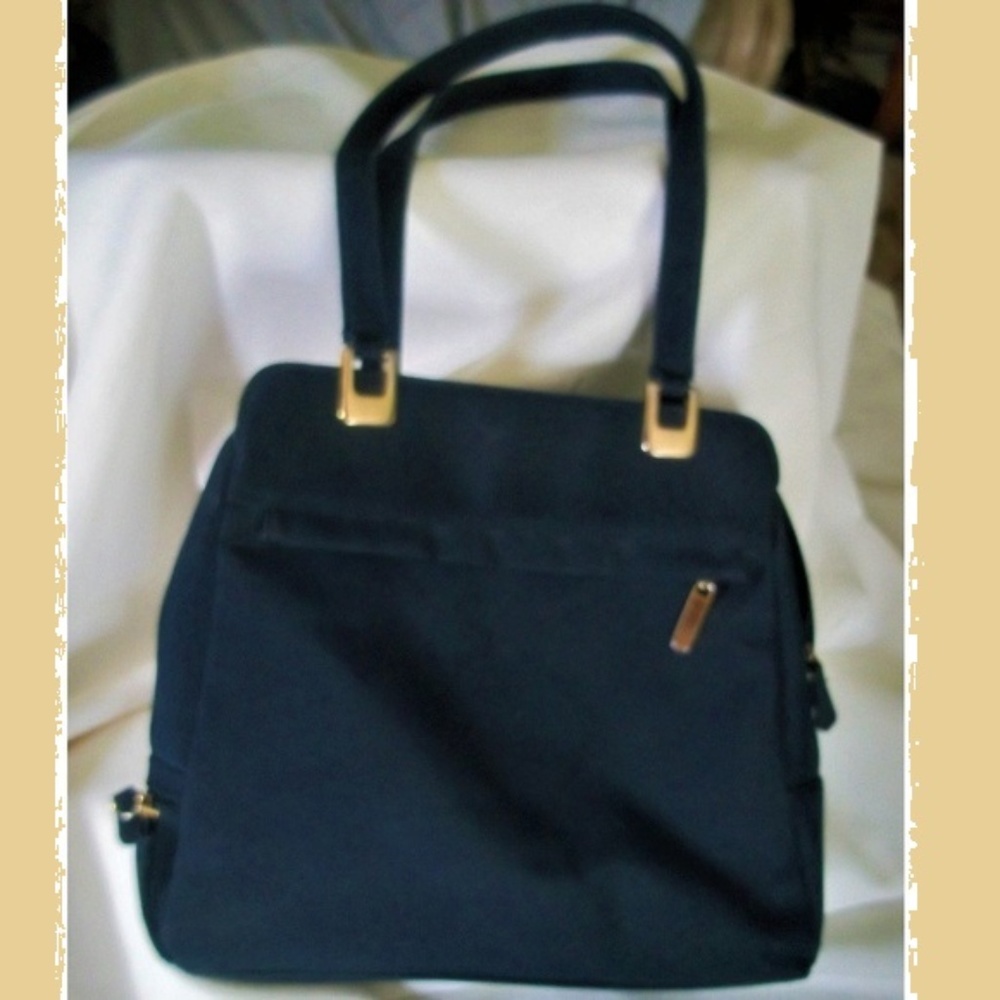 Sophisticated All-in-One Super Shoulder Bag
